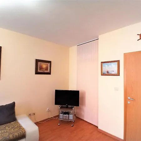 Apartment Ivanna Apartments Garden Of Eden Sweti Wlas